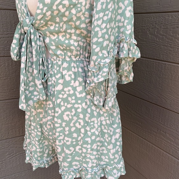 🎉Host Pick- ILLA ILLA Sage Print Jumper - Picture 4 of 6